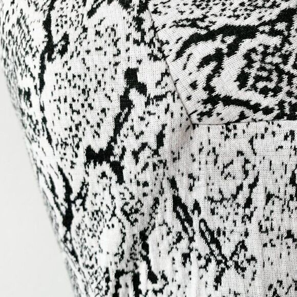 Vintage Y2K Calvin Klein Animal Print Gray Knee Length Bodycon Dress Size 4/M - Picture 5 of 5